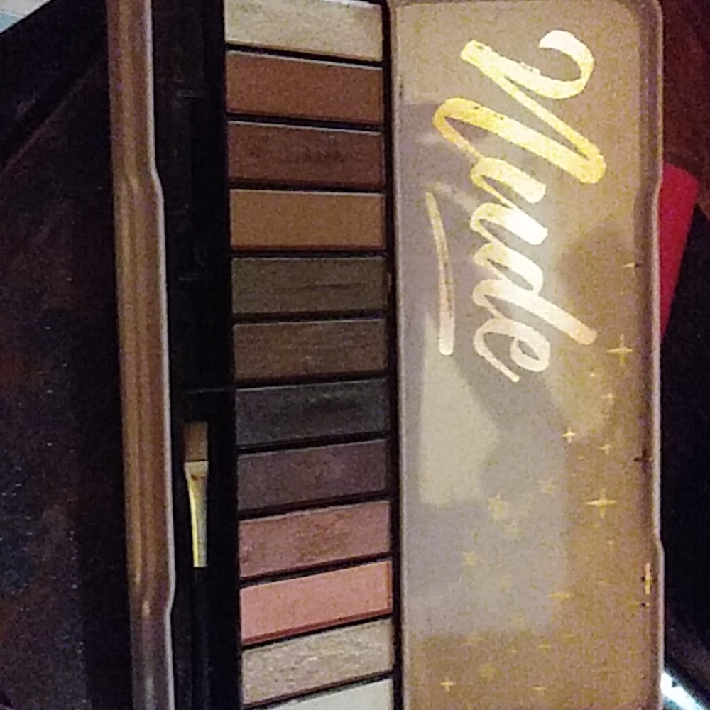 The color workshop nude eyeshadow palette